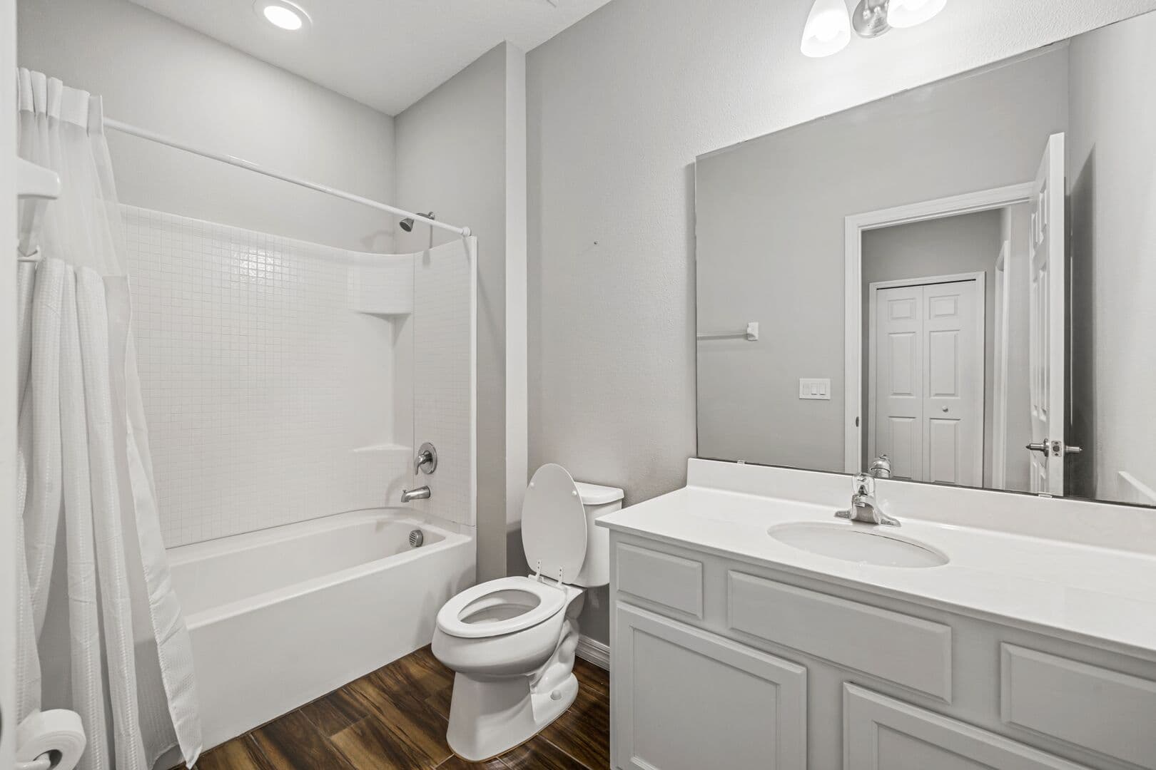 Gallery House - Image 75