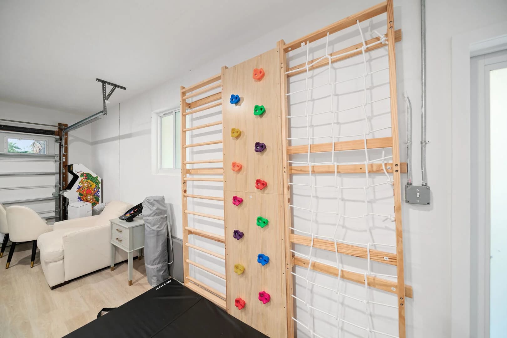 Palms and Playhouse - Image 28