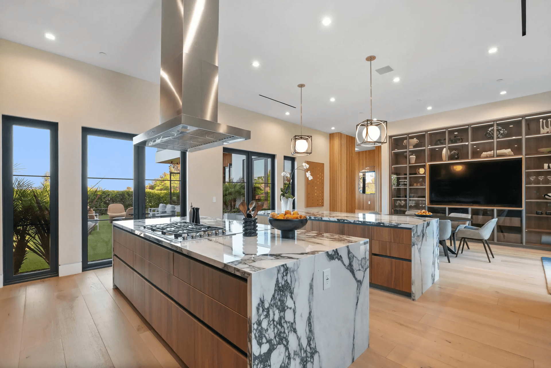 Linda Flora - Image 13