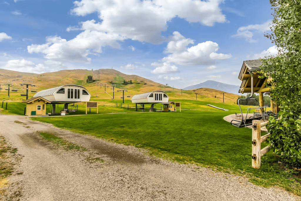 Sun and Ski - Image 29