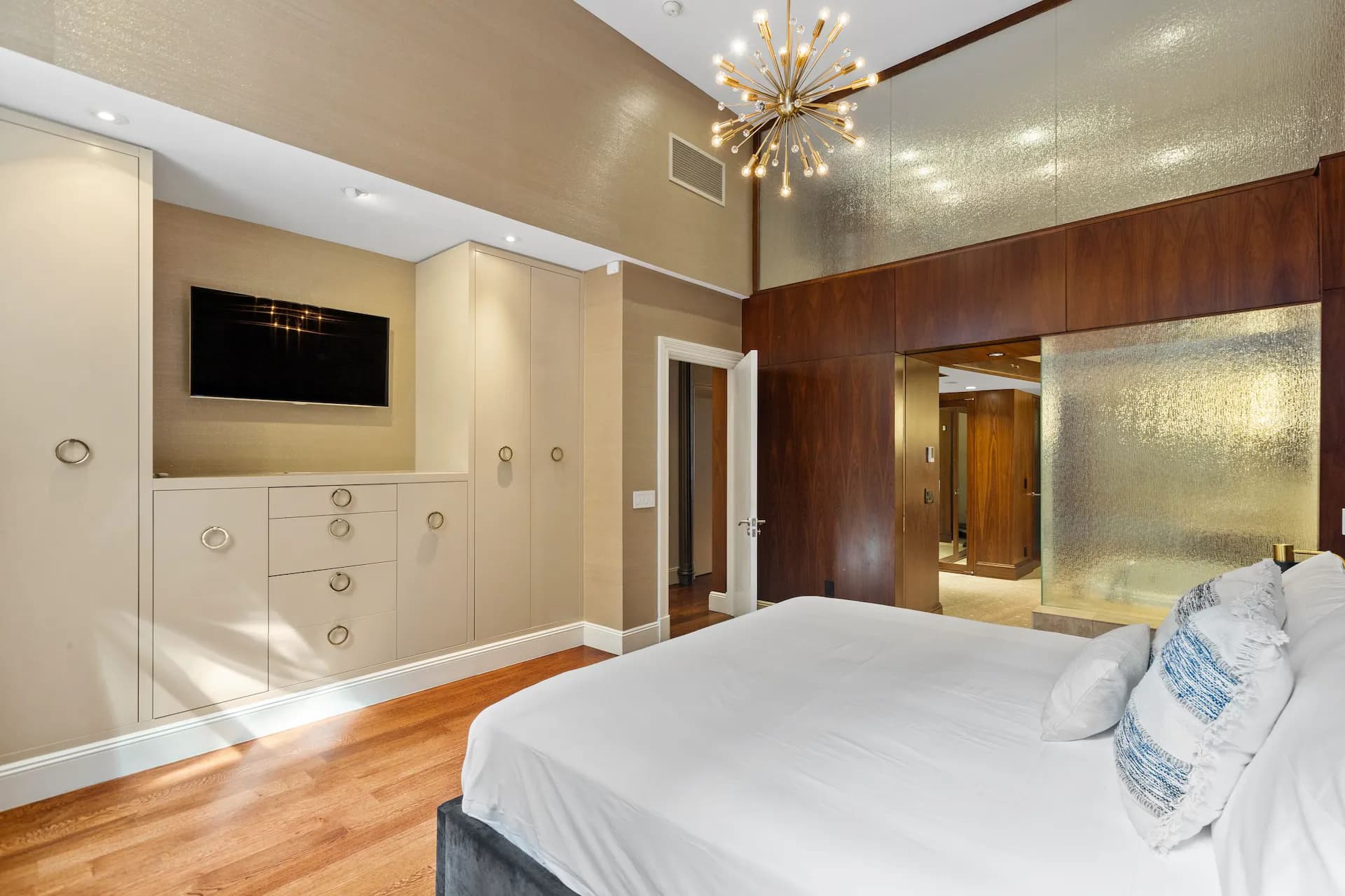 Rialto IV - Image 17