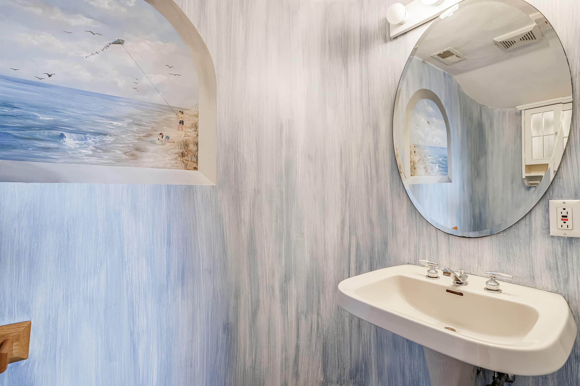 Victoria's View - Image 24