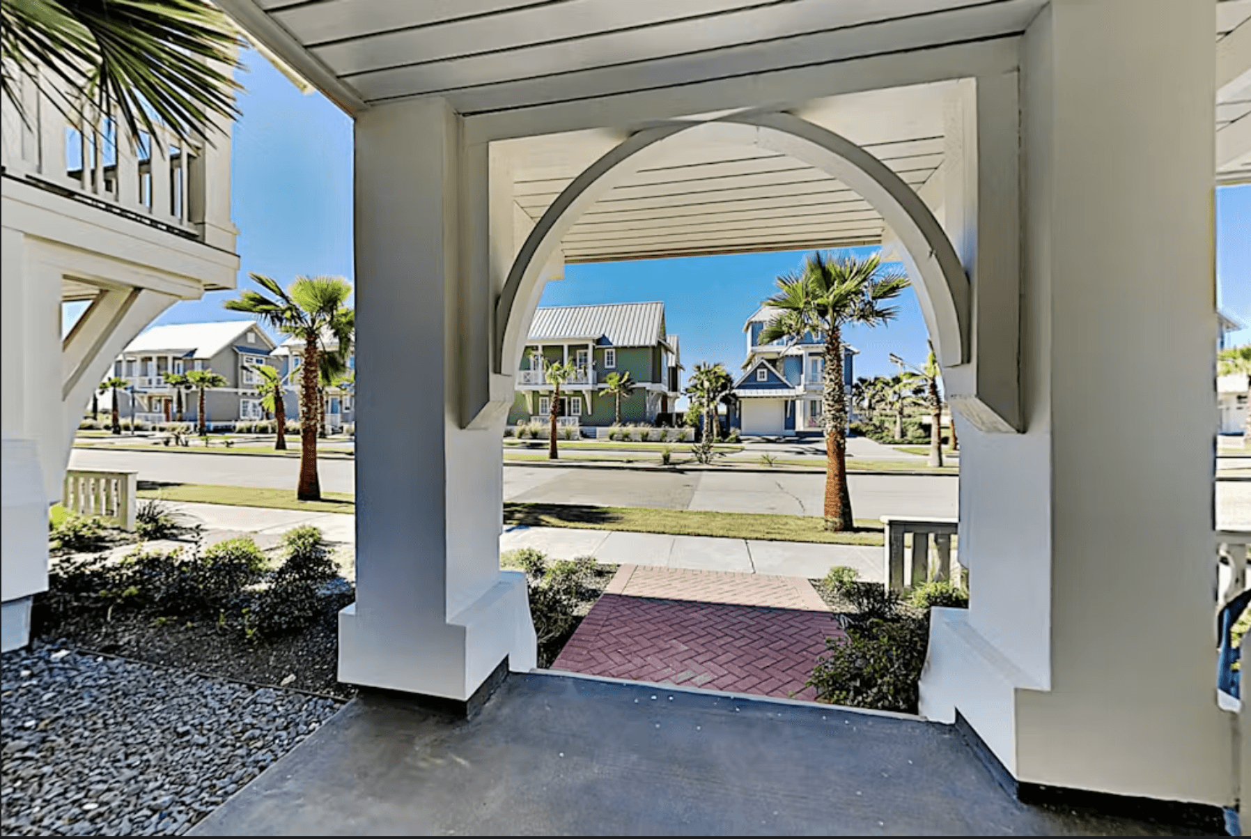 Sleek Beach Home - Image 29