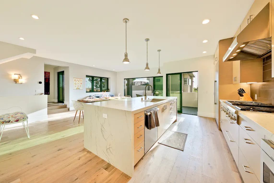 Sunny Shores - Image 4