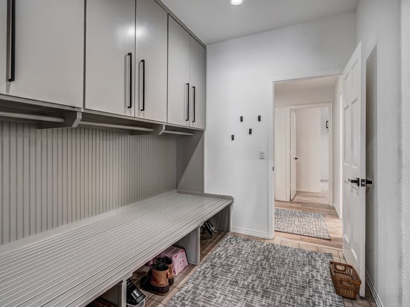 Lakeshore Luxury Chalet - Image 49