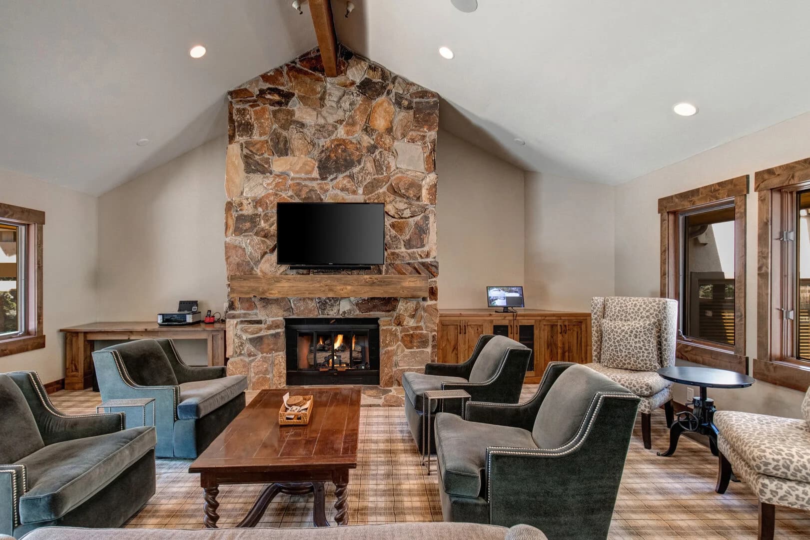 Ontario Lodge - Image 44