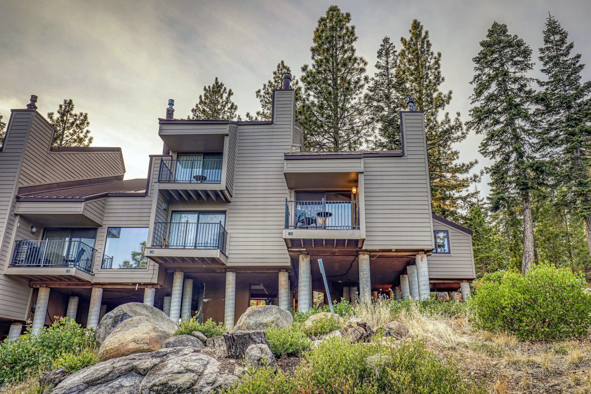 Stylish Carnelian Townhome - Image 19