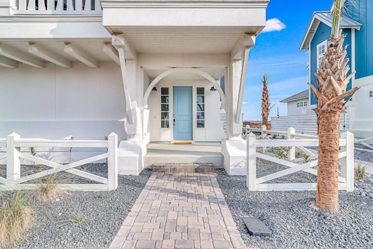 Commodore’s Hideout - Image 47