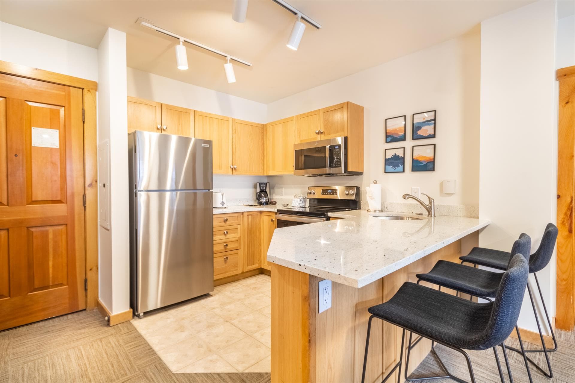 Trailside Treasure Haven - Image 2