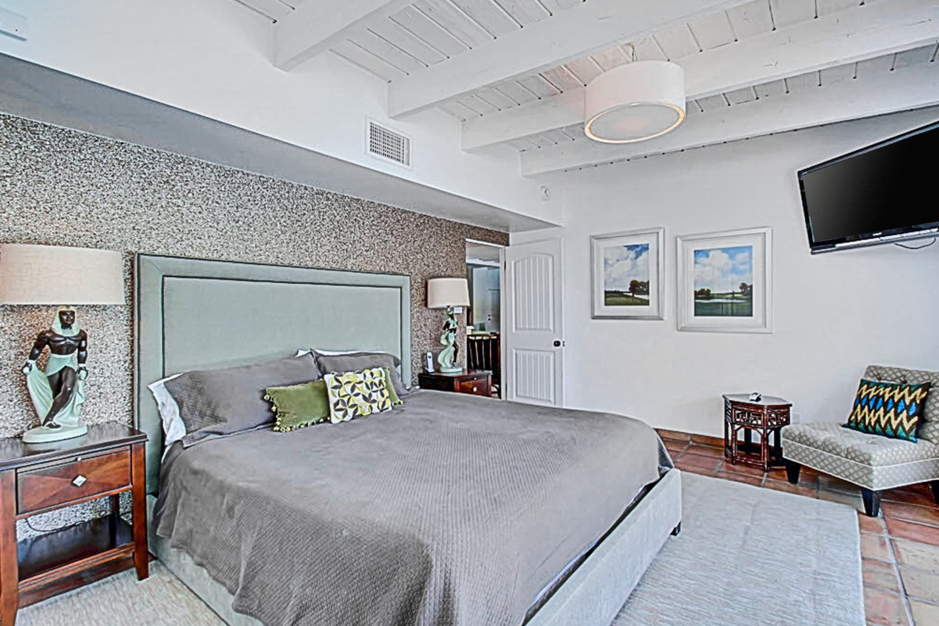 Club 1070 Home - Image 21