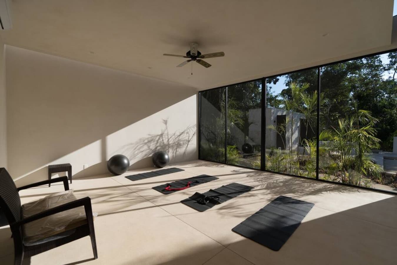 Edena Jardin Villa Beach Club - Image 4