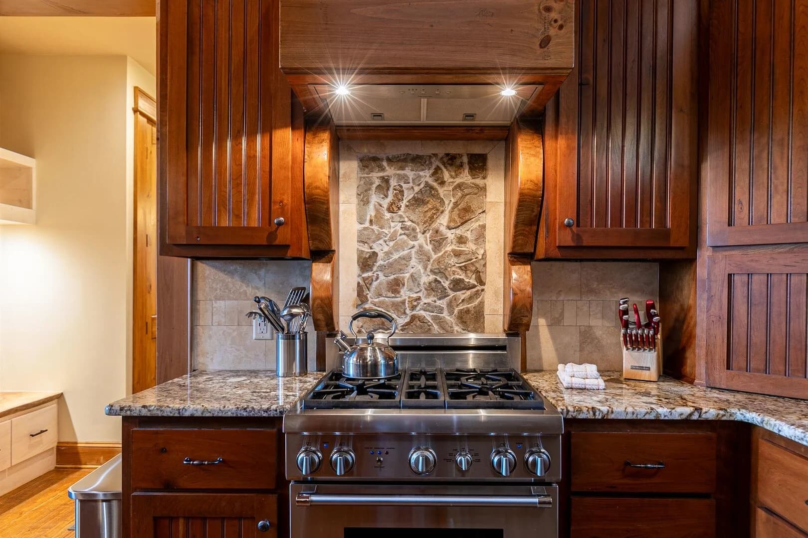 Blue Hole Lodge - Image 18