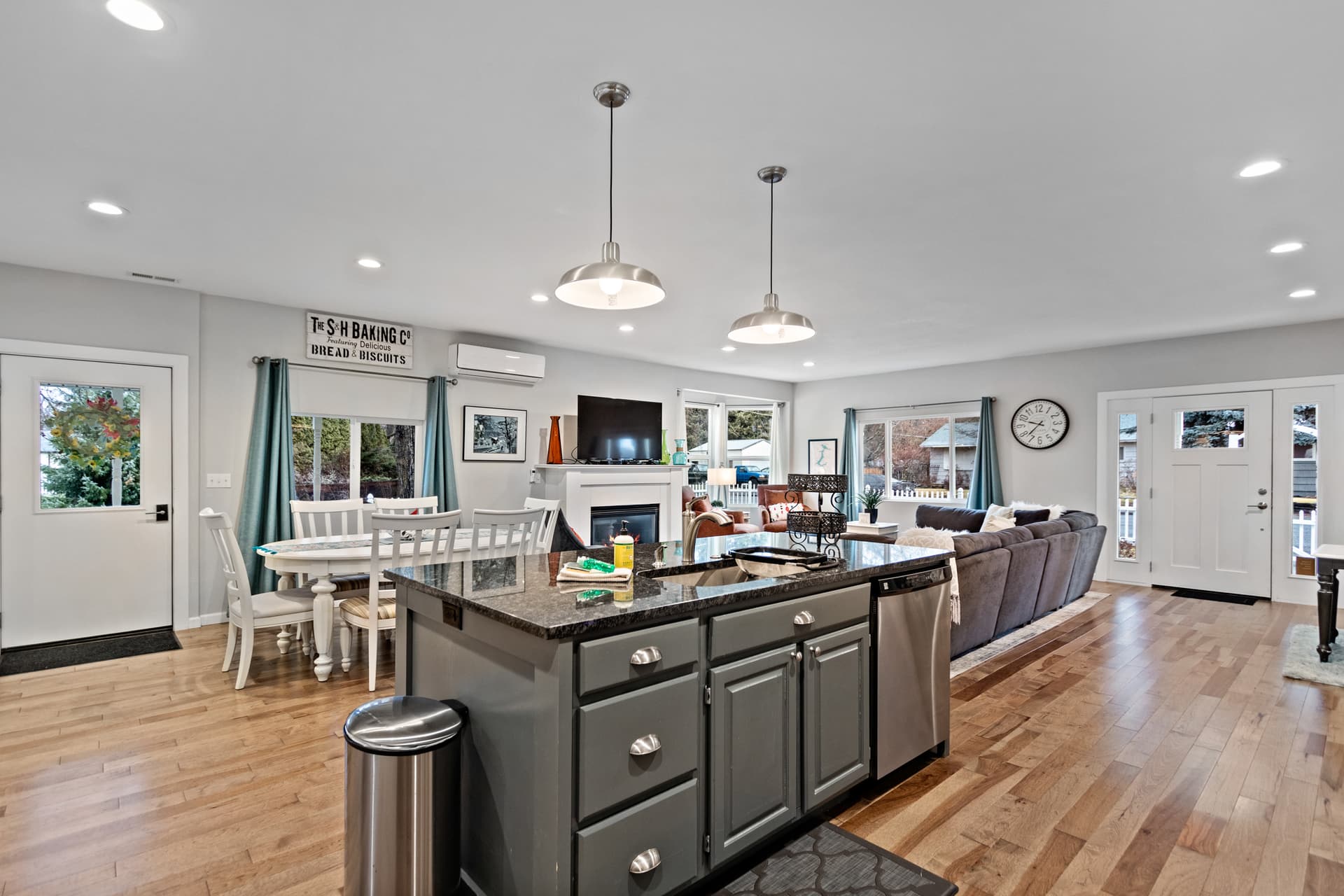 Cottage On The Corner - Image 9