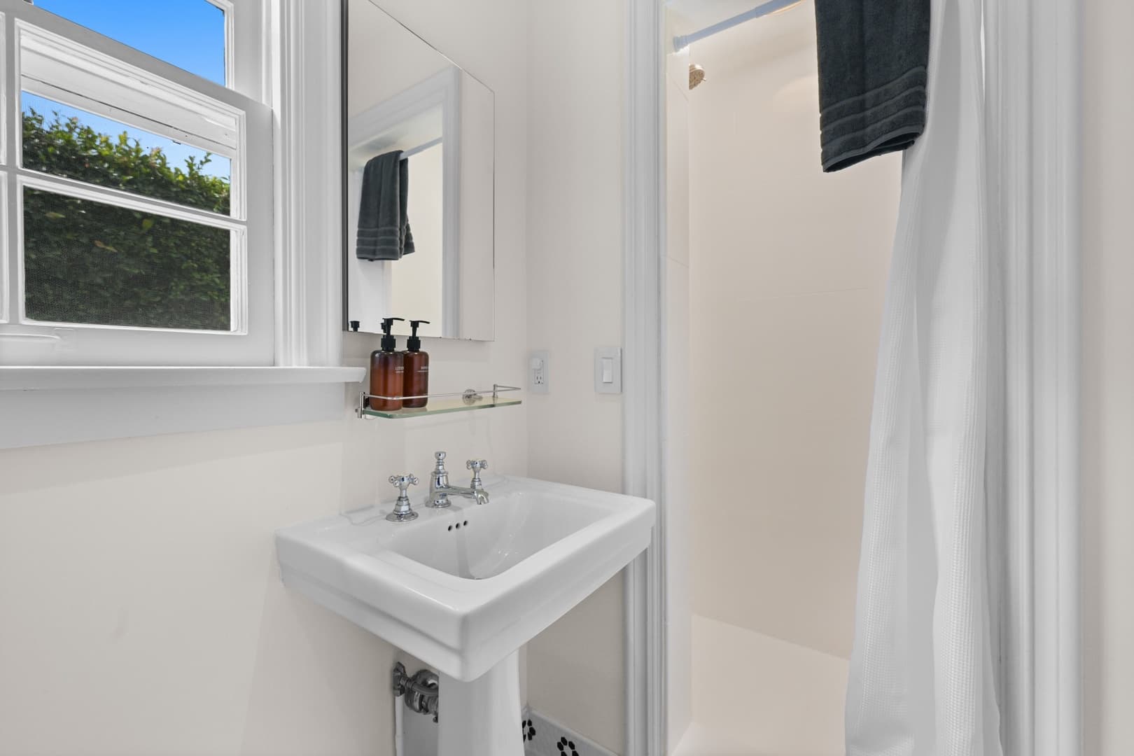 Summerland - Image 22