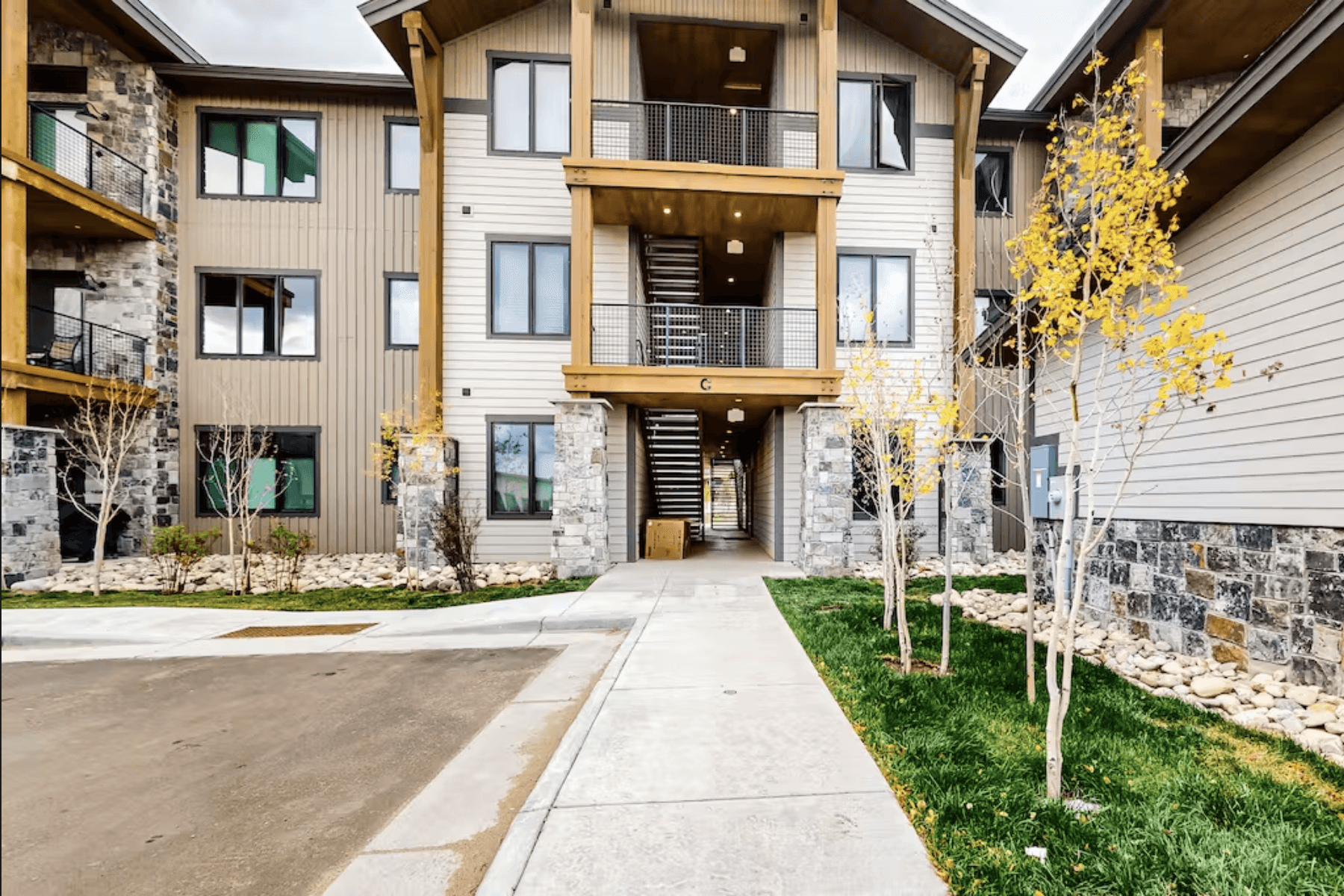 Springview Lane Residence - Image 2