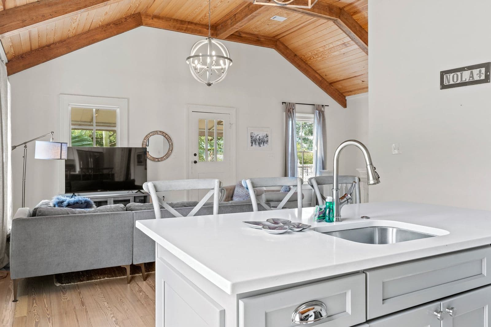 Faire Lounge on Magazine - Image 5