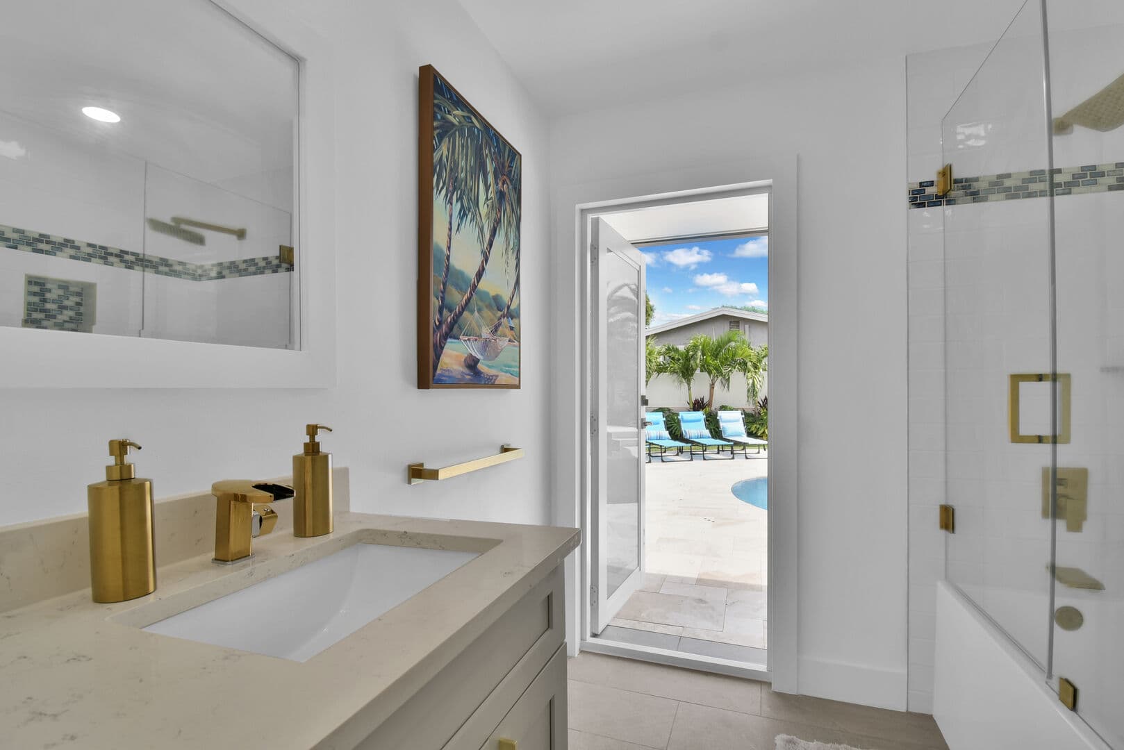 Palms and Playhouse - Image 19