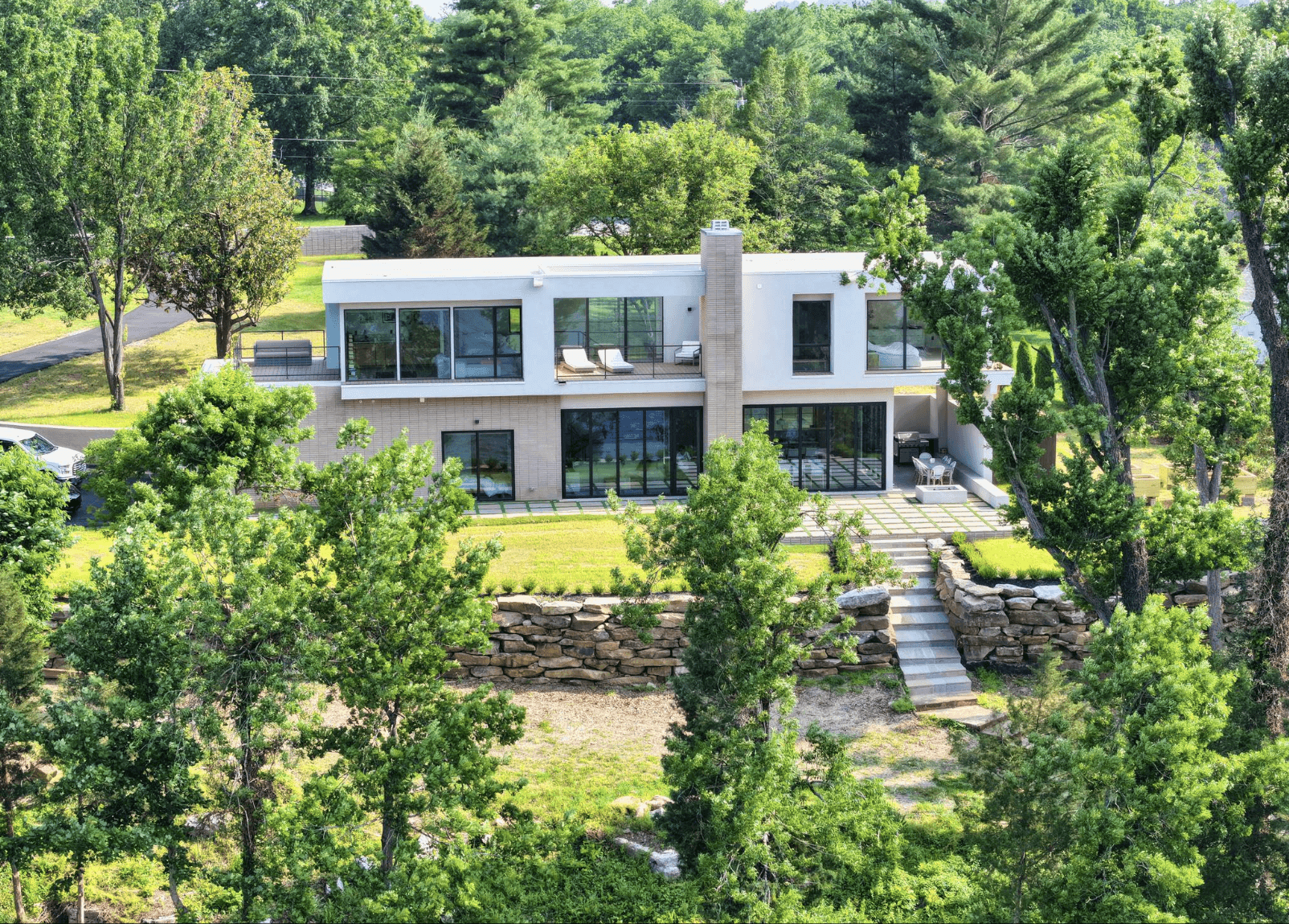 Nashville Lakeside Modern - Image 21