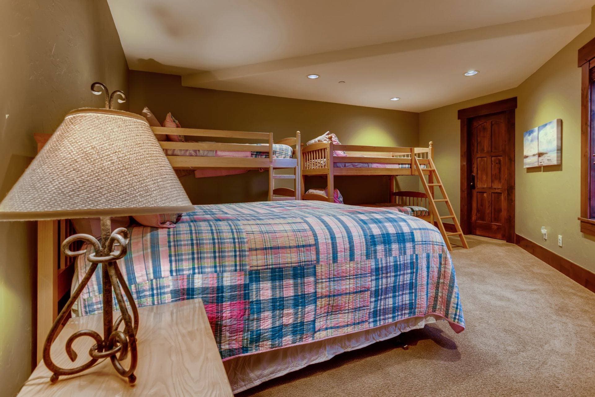 Ski Hi Lodge - Image 24