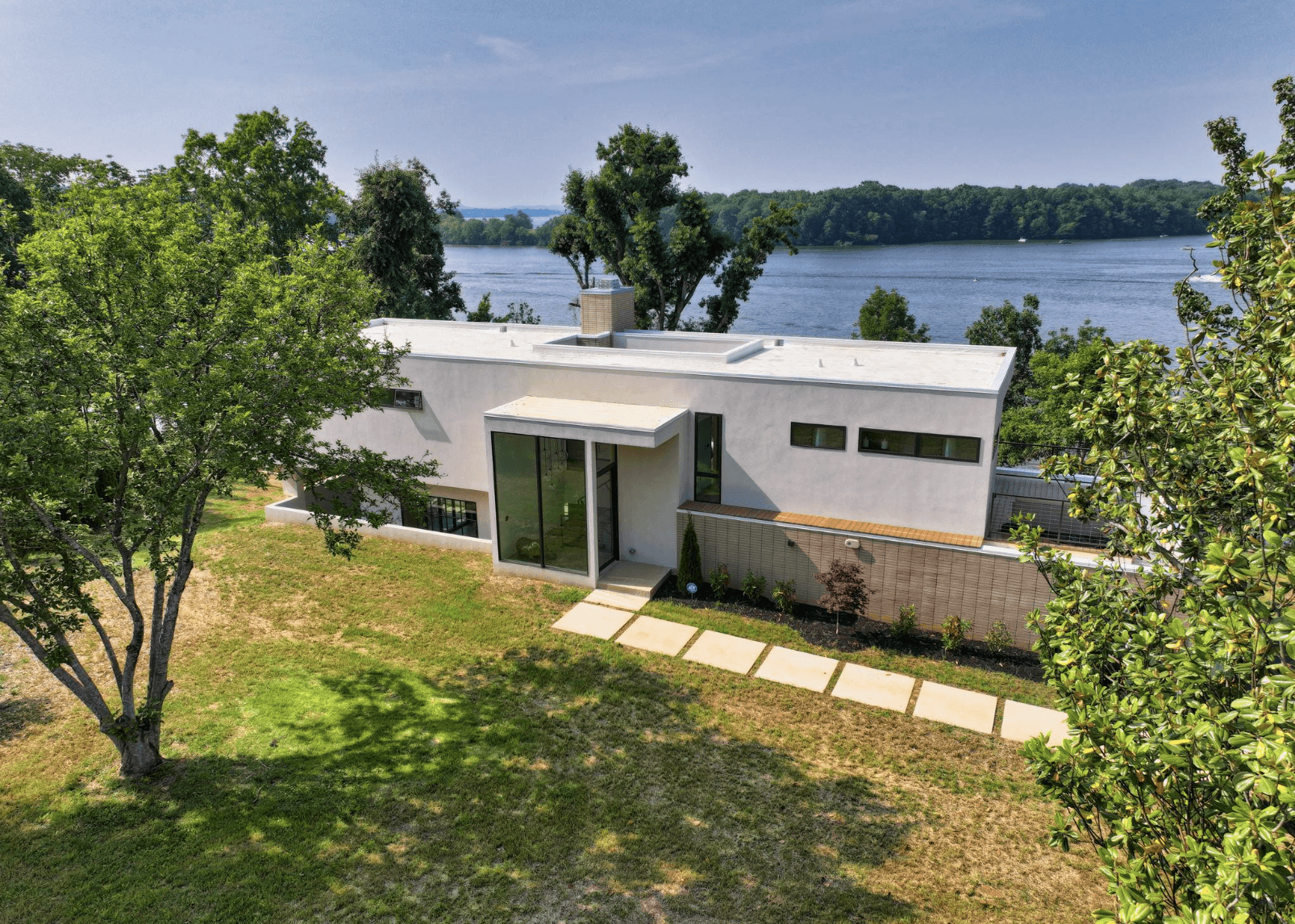 Nashville Lakeside Modern - Image 19