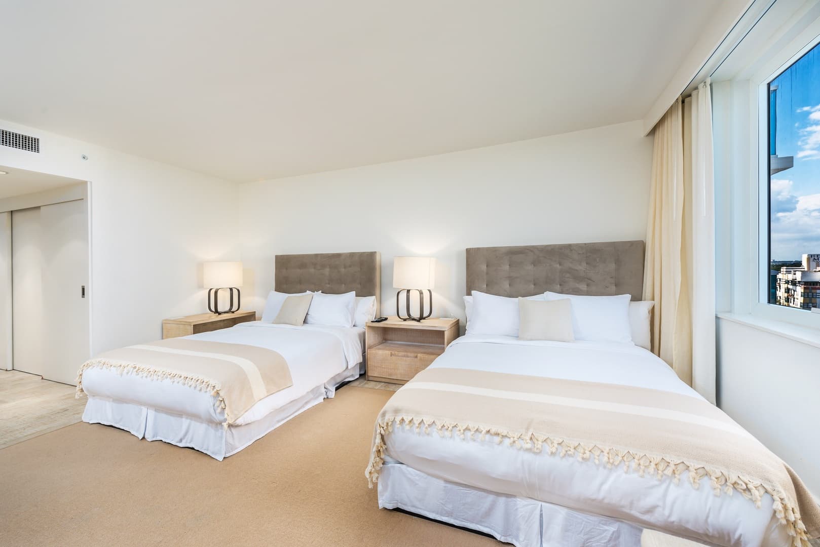 1 Hotel & Homes Condo #1015 - Image 4