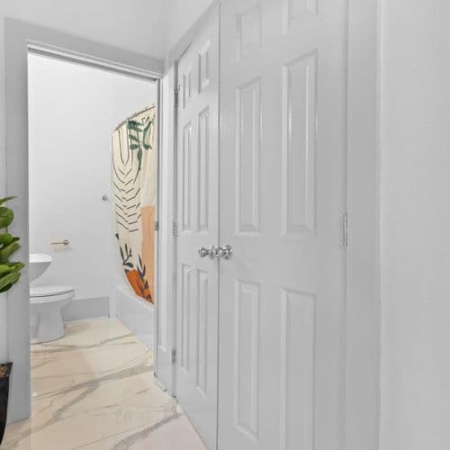 House of Vibes - Image 24