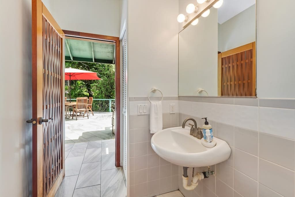 Manini Beachfront Getaway - Image 29