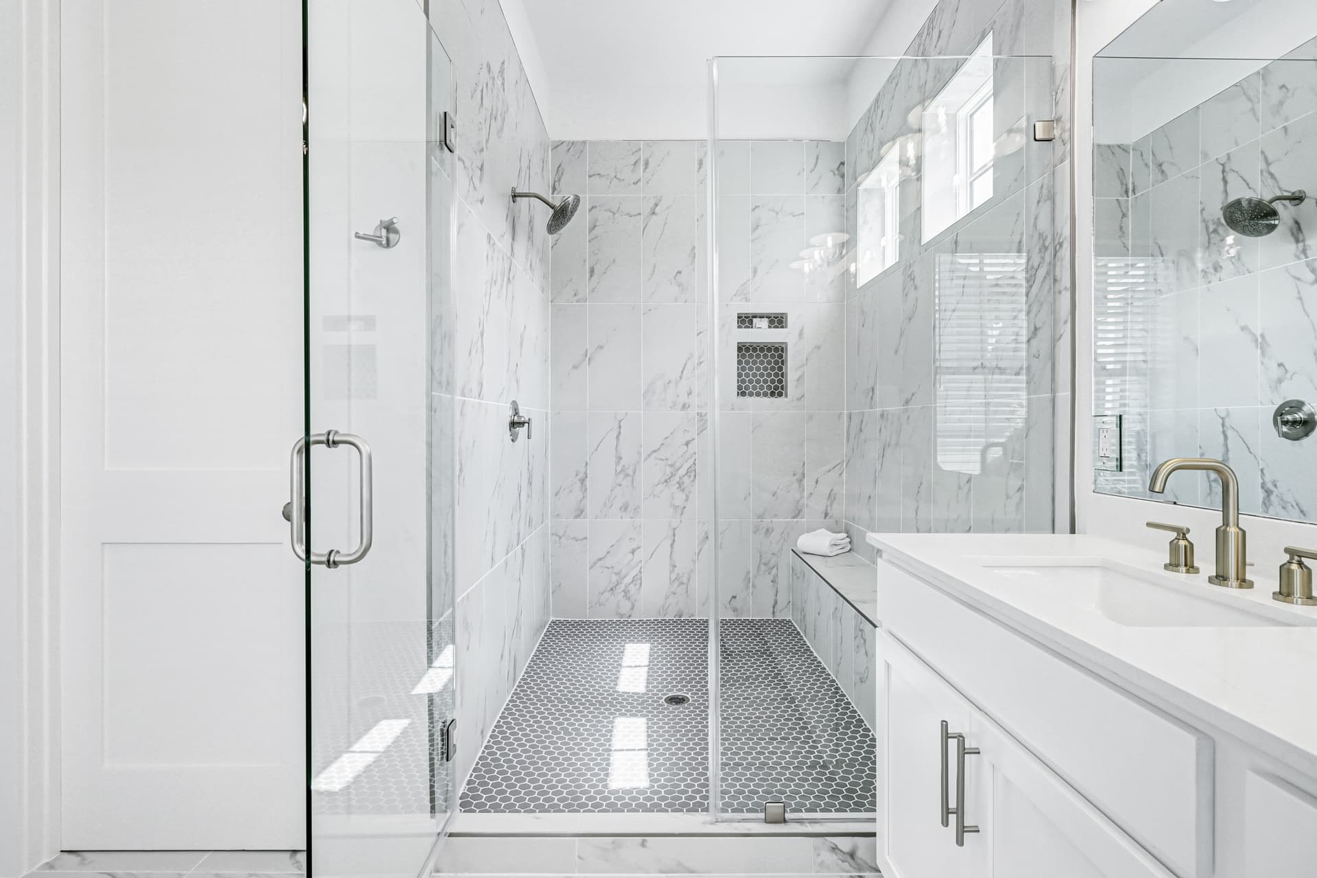 Sunset Avenue Stunner - Image 13