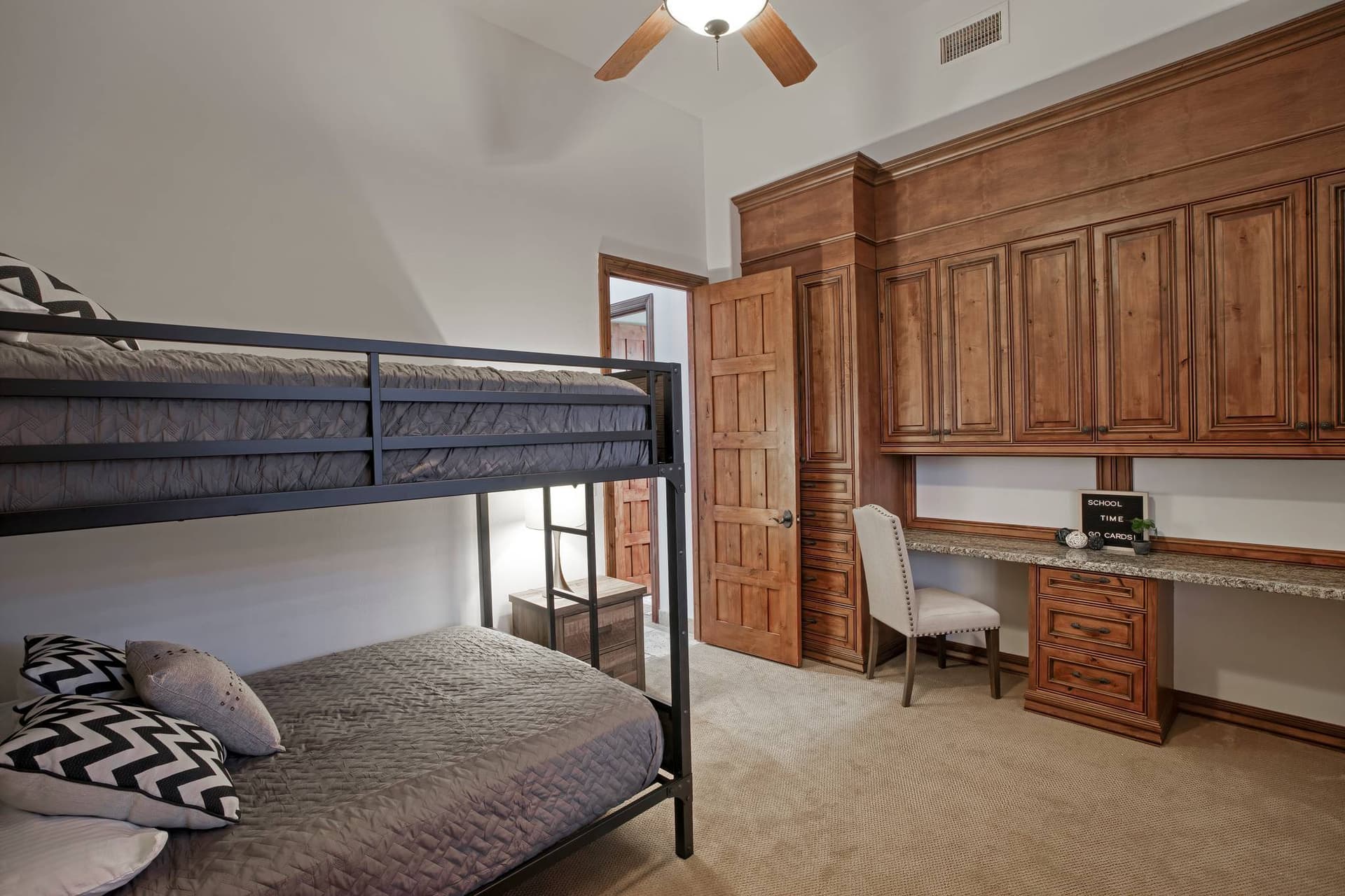 Desert Views Estate - Image 30