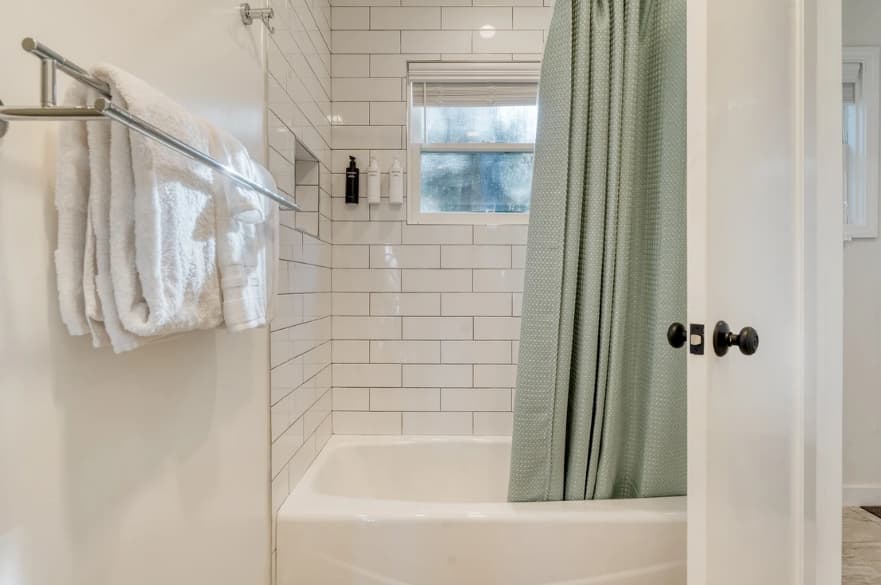 West Shore Lake House - Image 18