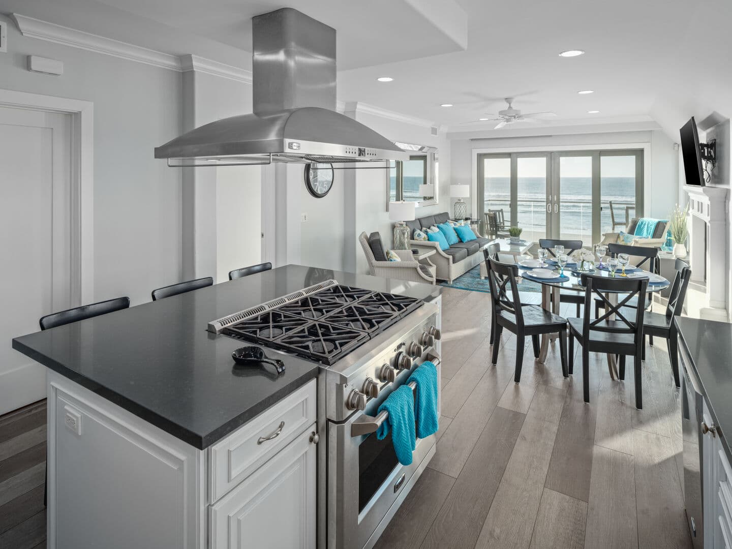 Oceanfront San Juan Penthouse - Image 5