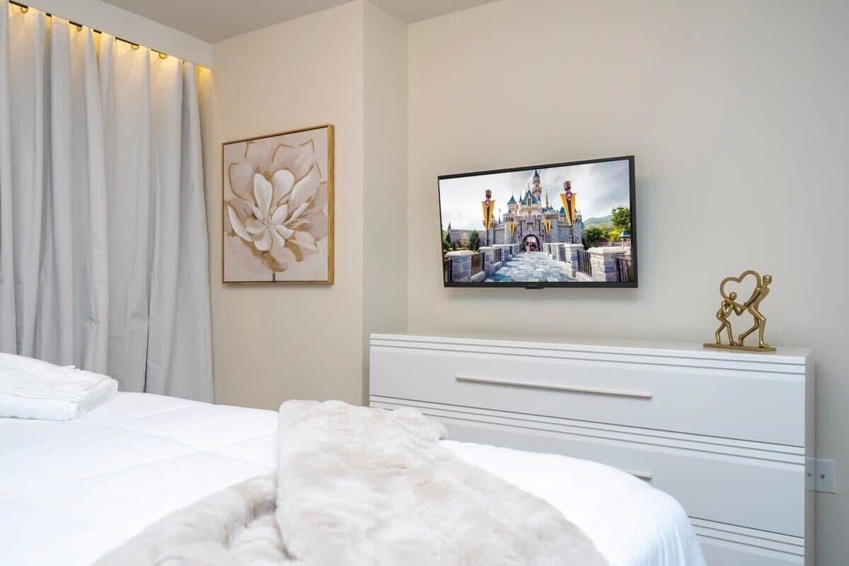 Windsor Island #4458 - Image 34