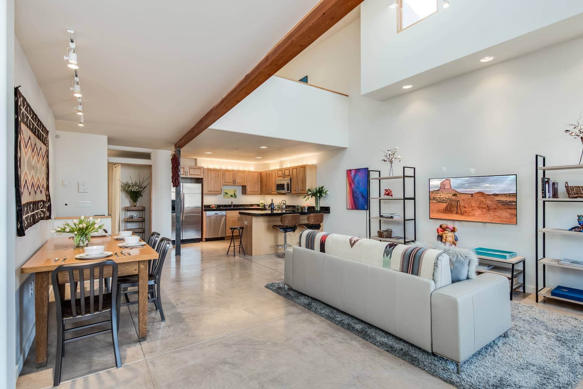 Eye Candy Loft - Image 5