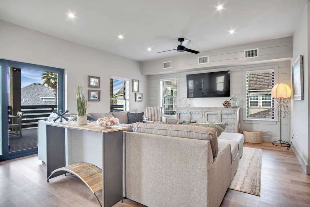 Gentry Sands - Image 2