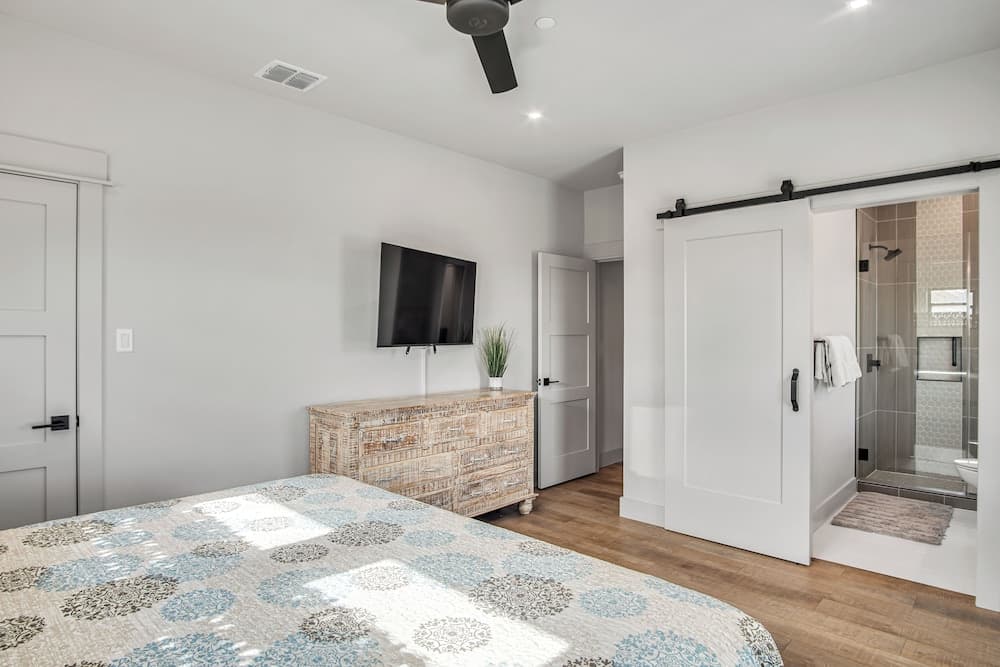 Gentry Sands - Image 15