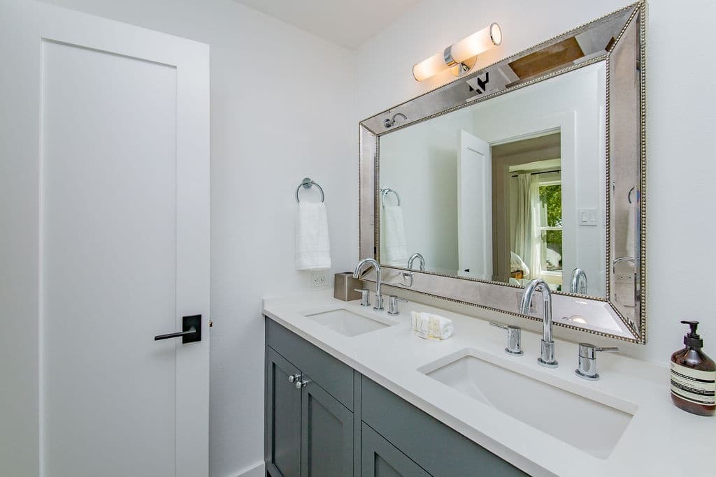 Westlake Hills Designer House - Image 25