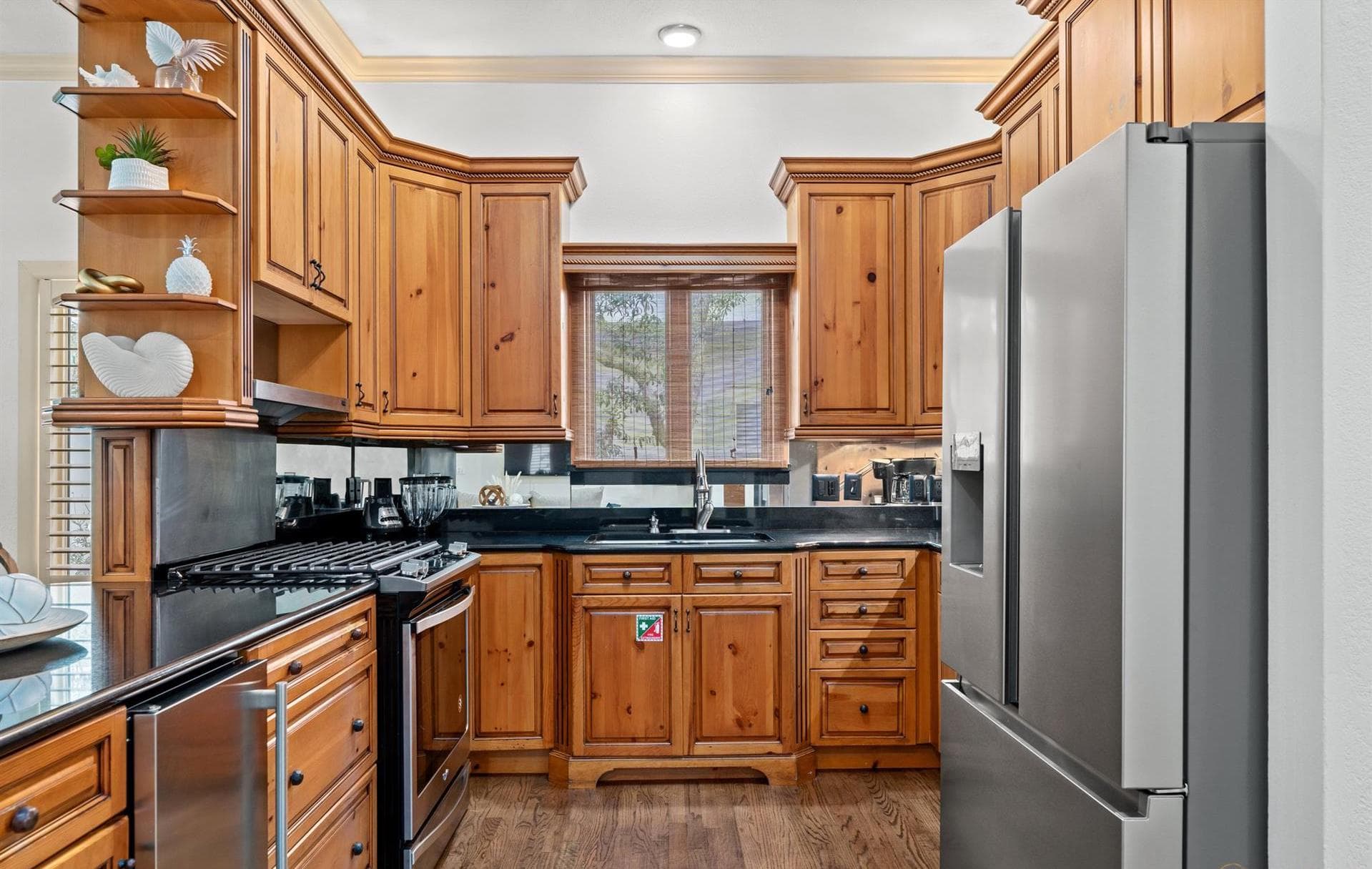 Paradise Isle - Image 10