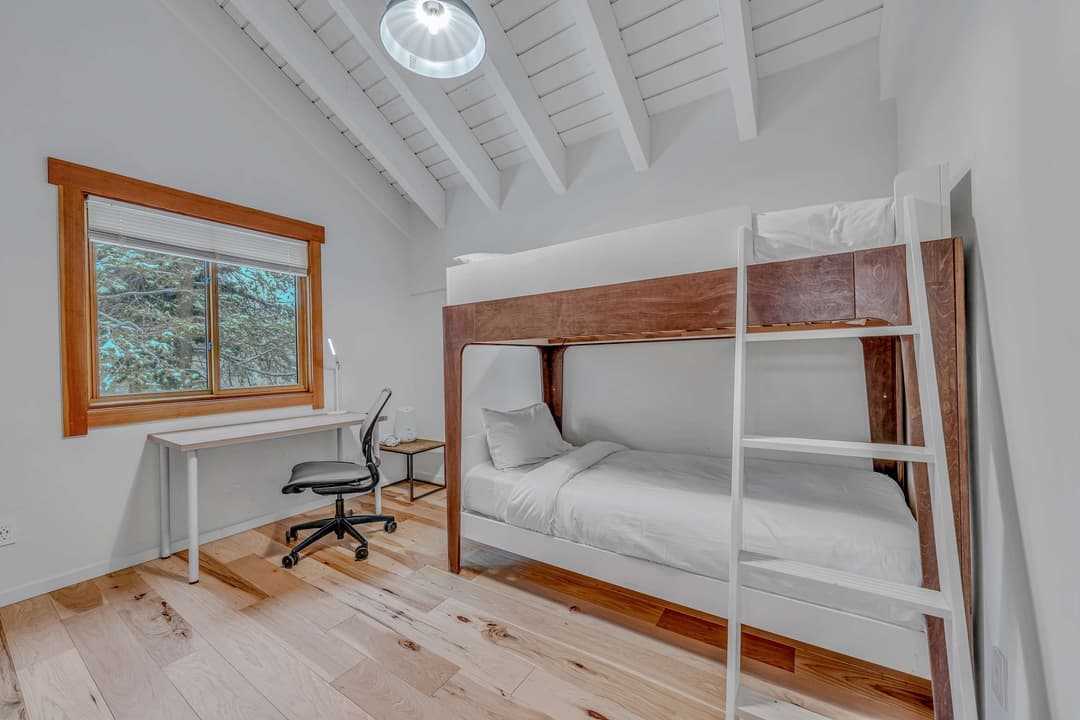 Stunning Mountain Gem - Image 19