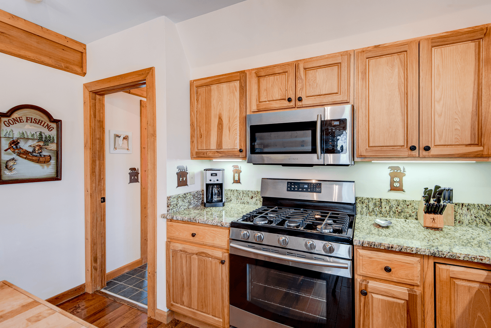 Cozy Bear Cabin - Image 15