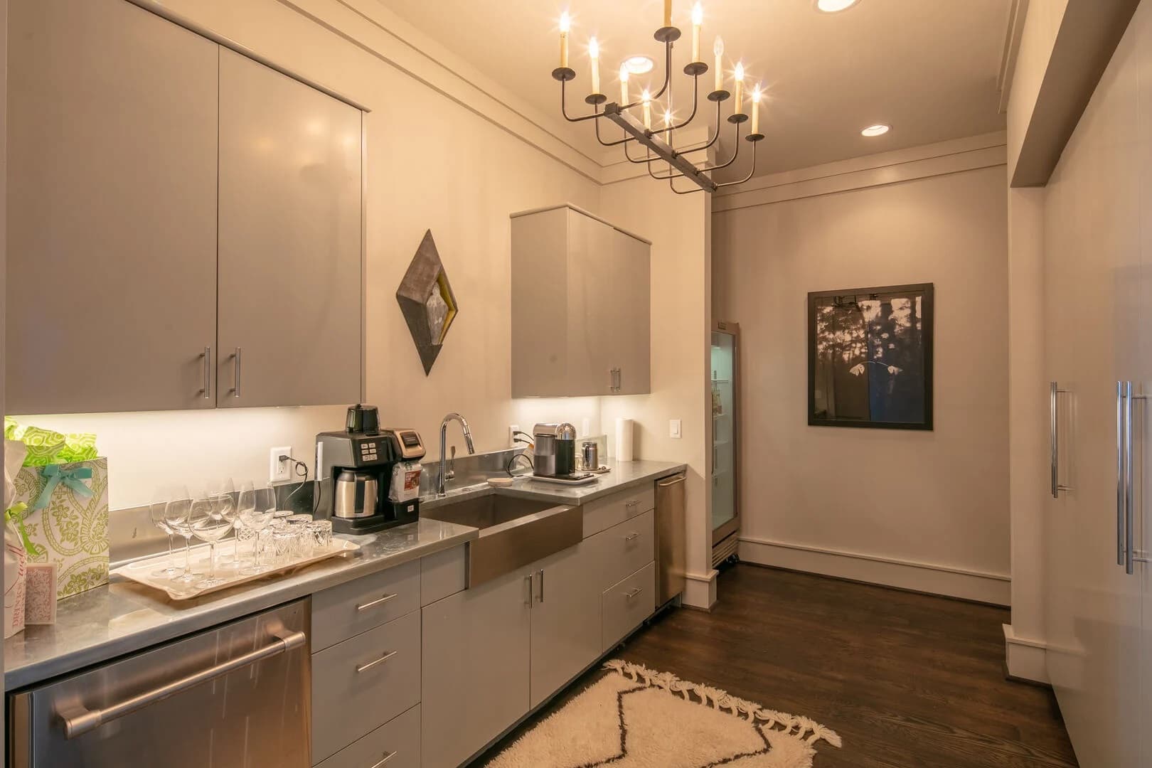 Outside Inn Place - Image 15