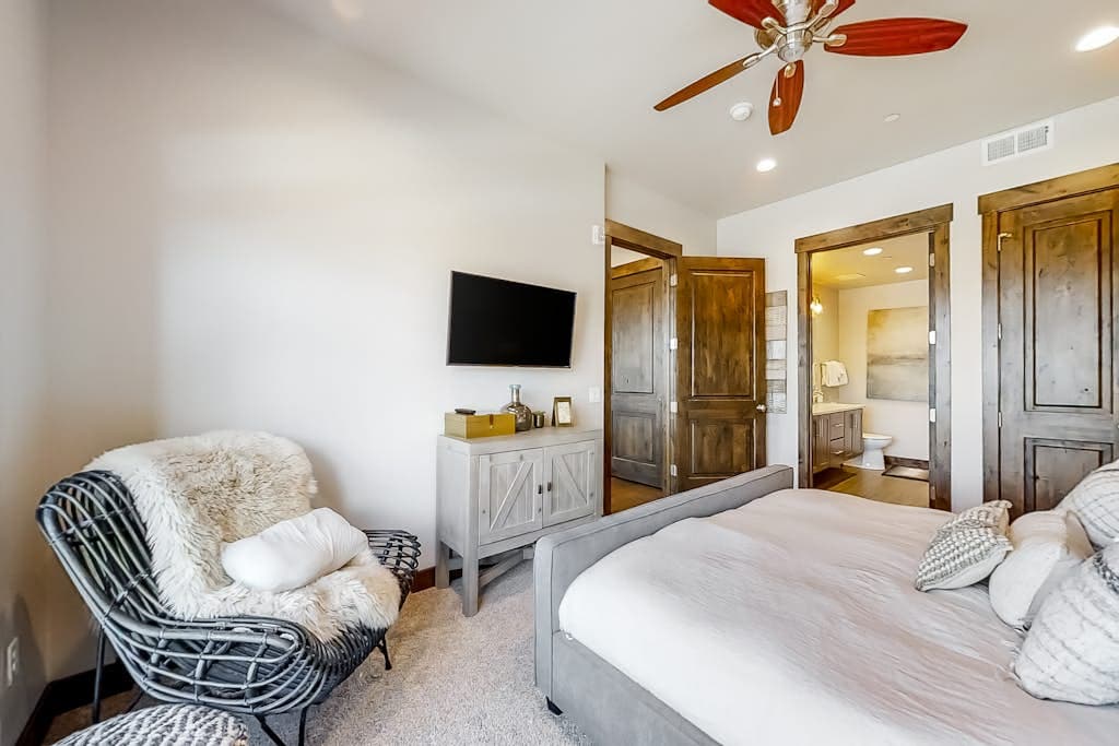 Residence at Canyons Cabriolet Lift - Image 8