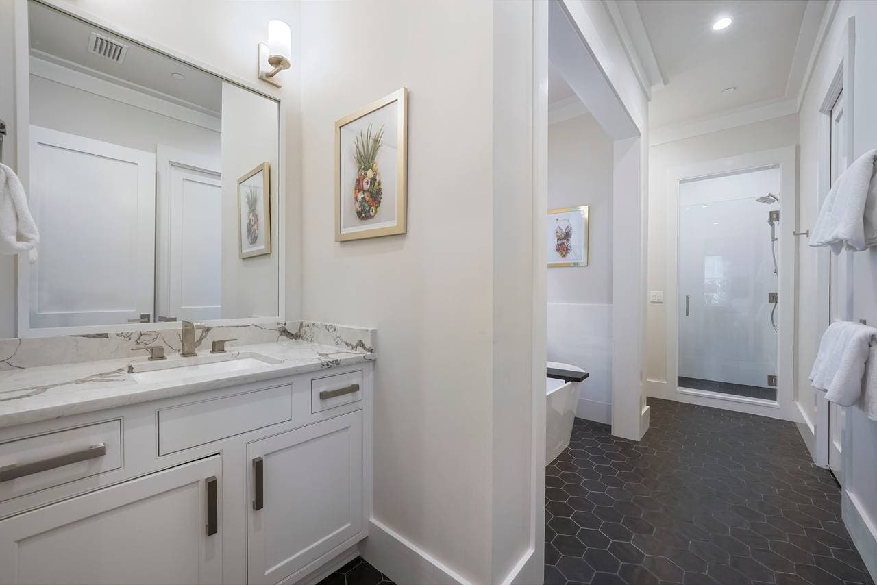 On the Lawn Villa - Image 19