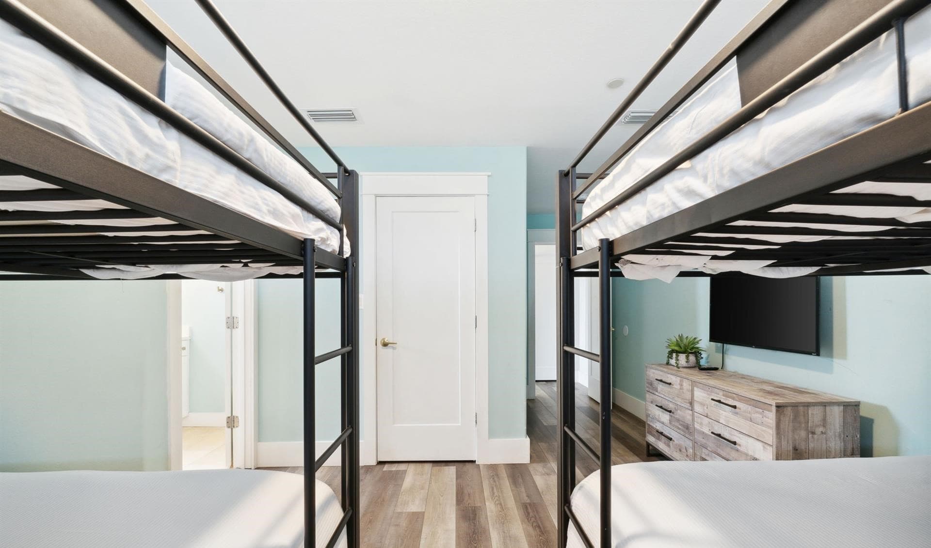 Silver Beach Retreat - Image 26