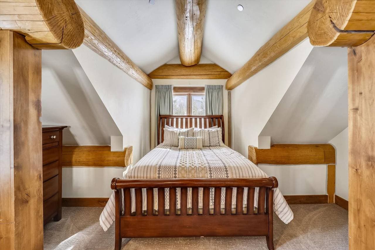 Goldenview Lodge - Image 30