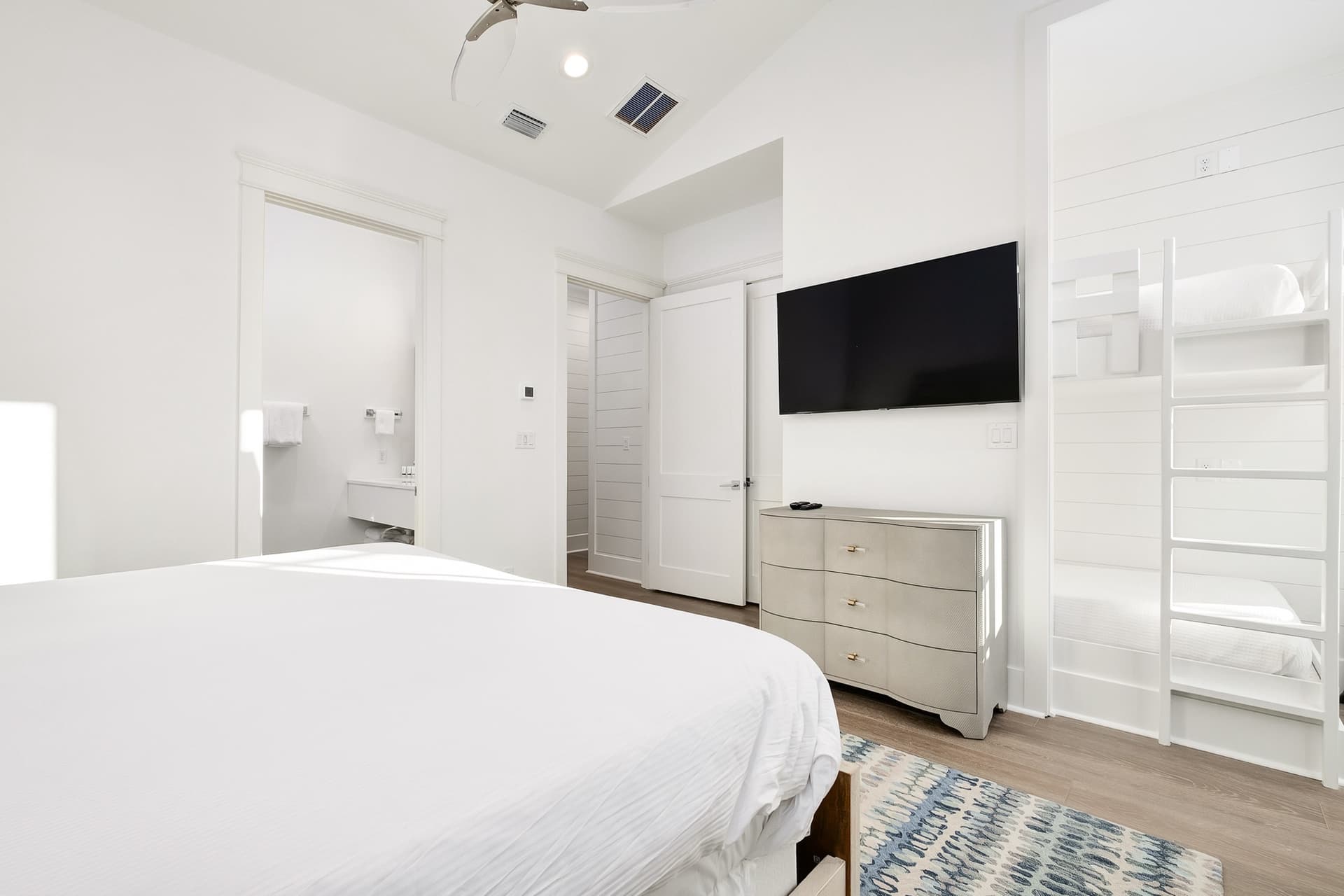 Emerald Palms - Image 37