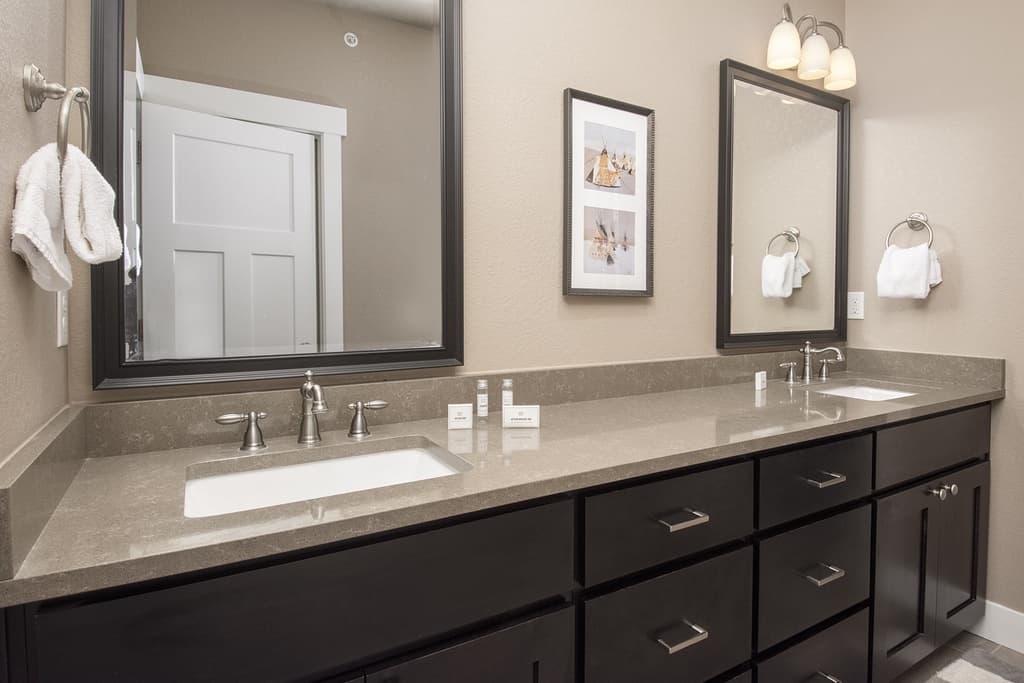 Sunset Summit Townhome - Image 20