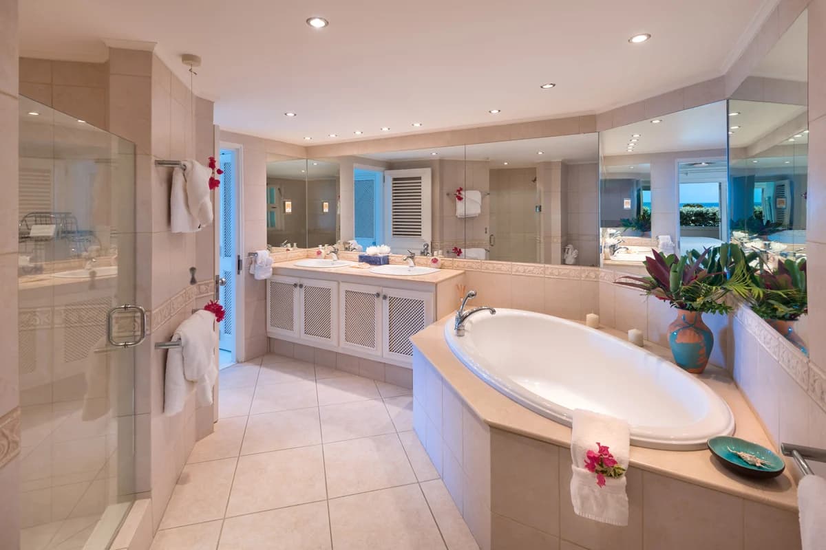 Azure Shore Retreat - Image 3