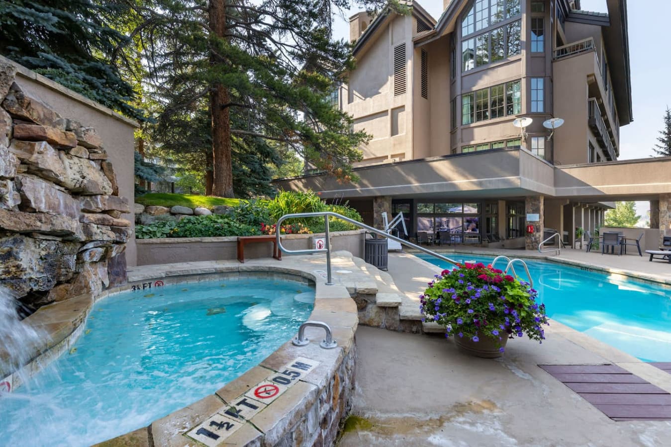 Pines Lodge - Image 3
