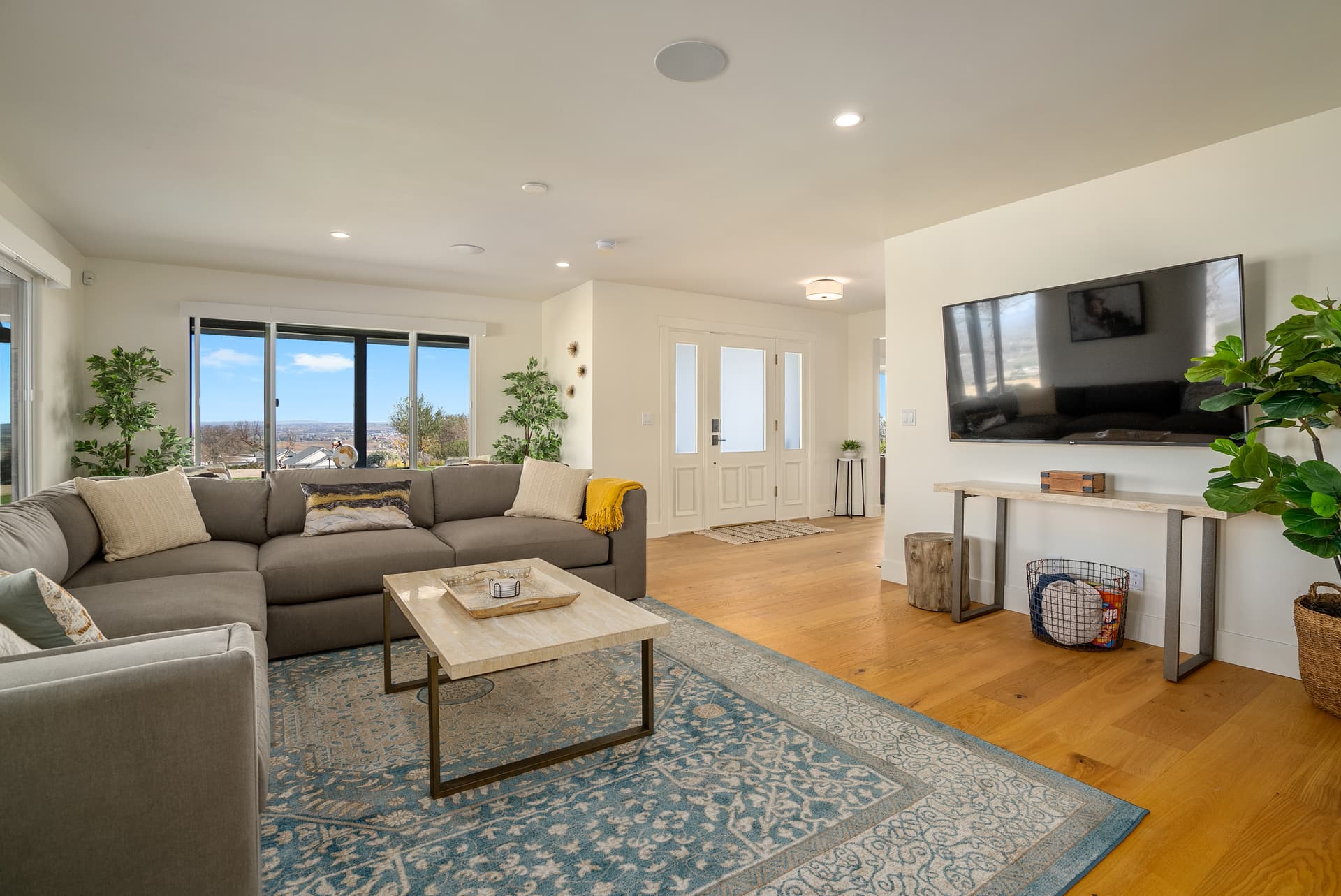 Mira Vista Manor - Image 4