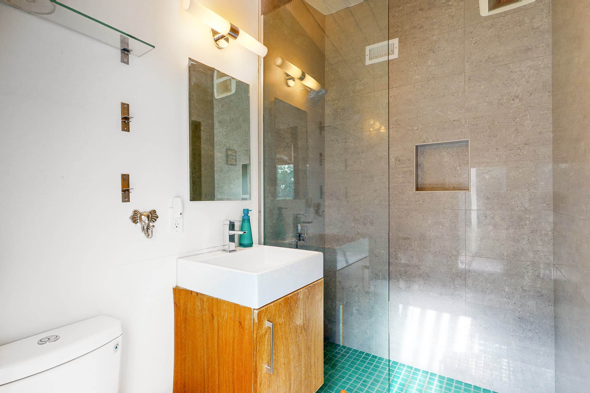 Six Palms Home - Image 13